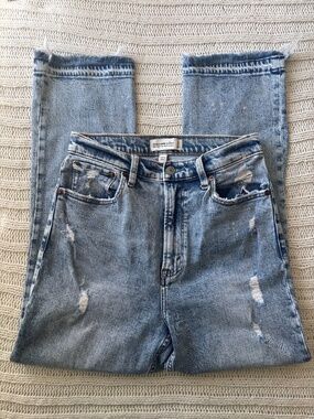A&F The Ankle Straight Jean Women’s 27 Curve Love Light Wash Distressed Cropped